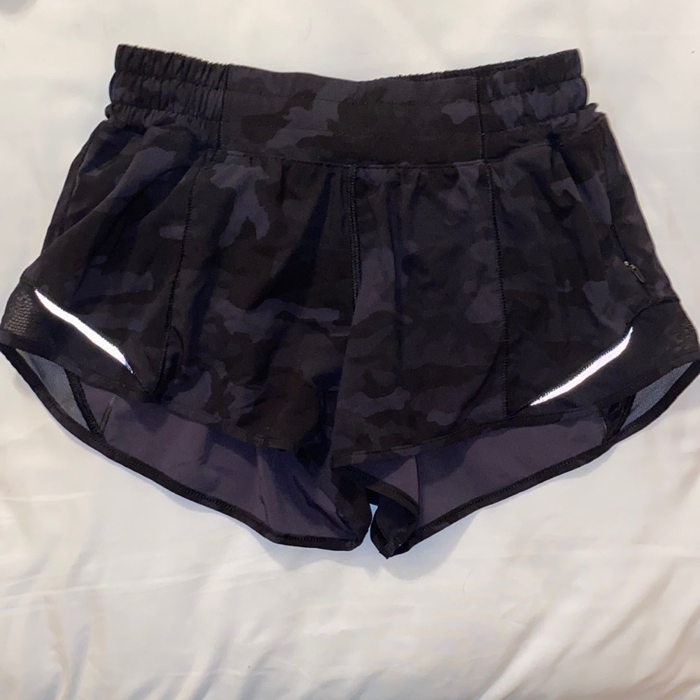 Lululemon Like New Hotty Hot Low Rise 2.5” Black Camo Shorts